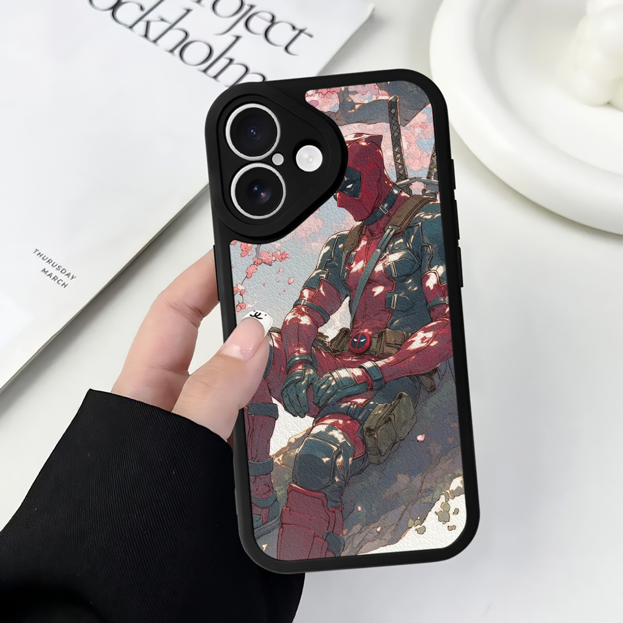 （画像用） Deadpool デッドプール 【iPhone 16シリーズ対応】シリコンスマホケース（レザー調） 材質：シリコン